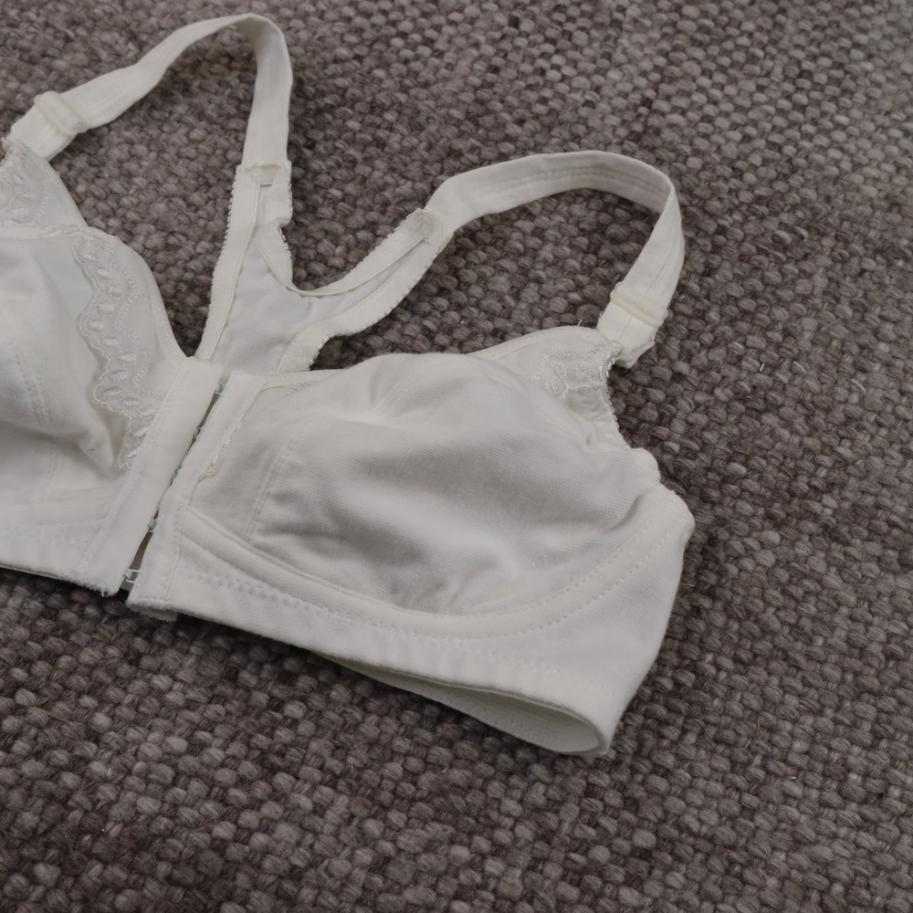 Leading Lady Front Closure Racerback Bra Womens 34B White Good Lace Trim 105